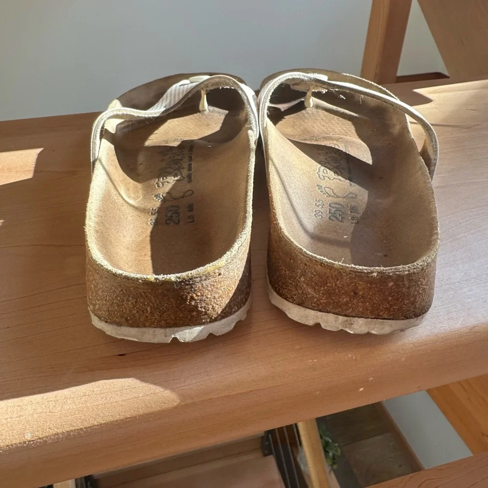 Birki’s by Birkenstock White Thong Sandals, Size 39 - Picture 4 of 5